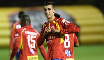 Surgió en Racing de Avellaneda donde no tuvo muchas oportunidades. Luego partió a equipos del ascenso argentino, pero fue en Deportivo Cuenca donde dio el salto. Hizo 19 goles antes de pasar a préstamo a Barcelona de Ecuador, club en el que festejó 16 veces. Ahora, en el Deportivo Cali anotó 25 tantos, siendo fundamental en el cuadro colombiano. ¿Otro plus? Tiene solo 25 años...