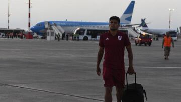 El Millonario aterrizó en la capital peruana. Mañana habrá entrenamiento en la cancha de Alianza Lima y el viernes reconocimiento del Estadio Monumental.