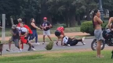 Bochorno internacional: hinchas de Colo Colo se pelean entre sí en Mendoza