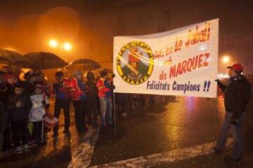 La localidad de Cervera se volcó, a pesar de la lluvia, en el recibimiento del Campeón del Mundo de MotoGP.