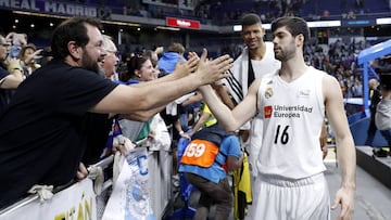 Santi Yusta, con la afici&oacute;n del Madrid.