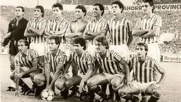 Arriba: Cervantes, Diego, Su&aacute;rez, Gordillo (vestido del Madrid), &Aacute;lex, Quico y Hadzibegic. Abajo: Ortega, Calder&oacute;n, Calleja, Rinc&oacute;n y Romo, en el debut liguero de Gordillo como madridista en el Villamar&iacute;n en 1985. 