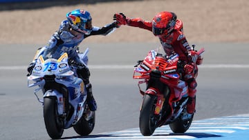 Marc y Álex Márquez tras quedar en primera y segunda posición en la carrera al esprint del Gran Premio de España de MotoGP.