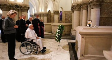 El papa Francisco con los actuales reyes de Bélgica.