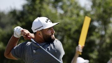 Los Angeles (United States), 16/06/2023.- Jon Rahm of Spain tees off at the fourth tee during the second round of the 2023 US Open golf tournament on the North Course of the Los Angeles Country Club in Los Angeles, California, USA, 16 June 2023. (Abierto, España, Estados Unidos) EFE/EPA/ETIENNE LAURENT
