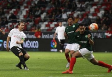 Este viernes se celebró el duelo entre Leyendas de la selección mexicana y las leyendas de la Liga de España. Aquí las mejores imágenes.