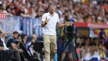 MALAGA, SPAIN - 12 June: Luis Enrique head coach of Spain gives instructions during the UEFA Nations League A Group 2 match between Spain and Czech Republic at La Rosaleda Stadium on June 12, 2022 in Malaga, Spain. (Photo by Jose Hernandez/Anadolu Agency via Getty Images)