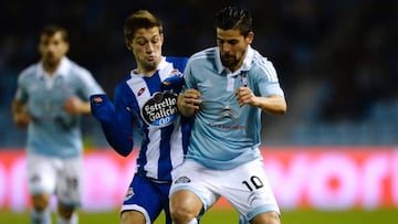 Deportivo La Coruna's Argentinian midfielder Federico Cartabia (L) vies with Celta Vigo's forward Nolito during the Spanish league football match RC Celta de Vigo vs RC Deportivo at the Balaidos stadium in Vigo on April 2, 2016. / AFP PHOTO / MIGUEL RIOPA