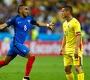 Payet salva el estreno de Francia