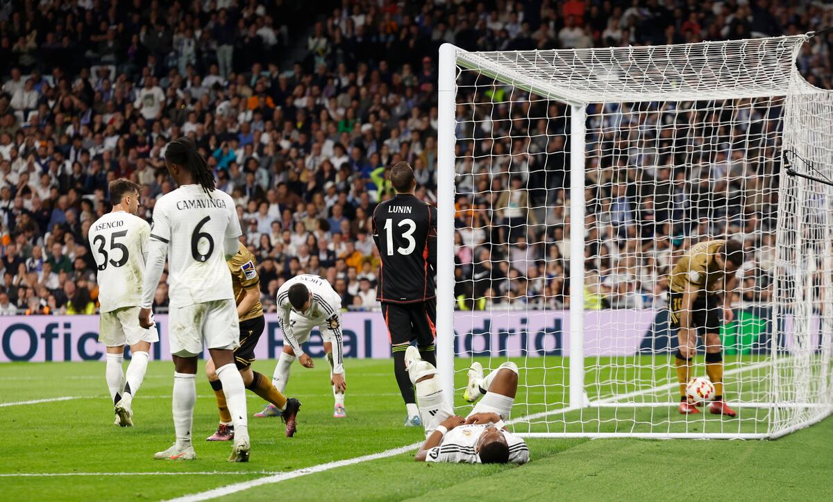 Caminga, Alaba and lunin, after the goal in own caused by Pablo Marín.