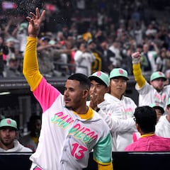 Machado juega con dolor; ¿cuándo será operado?