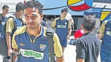 <b>LLEGADA. </b>Weligton, Goitia, Antonio Hidalgo y los demás miembros de la expedición blanquiazul se instalaron ayer en el Antequera Golf.