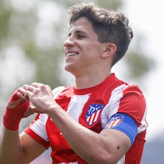 Giuliano Simeone sigue de fiesta