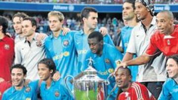 <b>AMIGOS. </b>Xavi le ganó la partida a Van Bommel