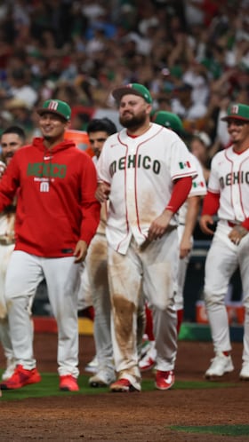 En un contexto de Mundiales, siempre surgen comparaciones entre las formas en las que ambos equipos se dirigen a su público y a la prensa.