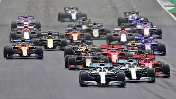 Mercedes&#039; Finnish driver Valtteri Bottas (C) leads his teammate Mercedes&#039; British driver Lewis Hamilton into the first corner during the British Formula One Grand Prix at the Silverstone motor racing circuit in Silverstone, central England, on July 14, 2019. (Photo by Andrej ISAKOVIC / AFP)