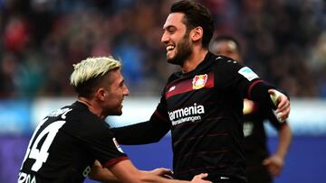 Calhanoglu, con un doblete, lidera al Bayer ante el Hertha