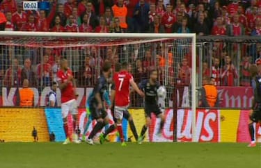 Rizzoli señaló penalti por mano de Carvajal que no fue