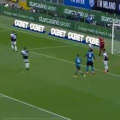 ¡El gol más raro del Inter! Alexis remató al palo y Lukaku hizo esto