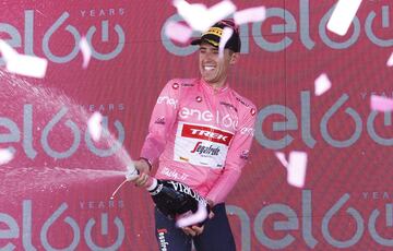 Juanpe López continúa con la maglia rosa.