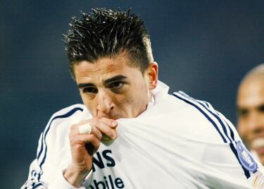 Considerado por muchos como el sucesor de Raúl González Blanco, pero lejos de eso el delantero, máximo goleador histórico de la cantera del Real Madrid, pasó por la primera plantilla del club blanco sin pena ni gloria. Tras su paso madridista jugó en la Fiorentina, Brujas, Gimnàstic, UD Las Palmas y se retiró en el Hércules, club del que tiene el 30% de la propiedad. Actualmente es scout del Rayo Vallecano.