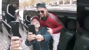 Revuelo en las calles París con un doble de Cristiano