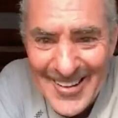 El surfista que descubrió las olas gigantes de Nazaré es alérgico al agua salada