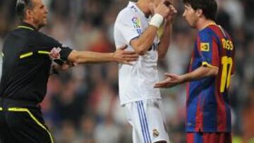 <b>"¿ESTÁS LOCO?". </b>Eso le dijo Pepe a Messi cuando el argentino lanzó un pelotazo contra la grada.