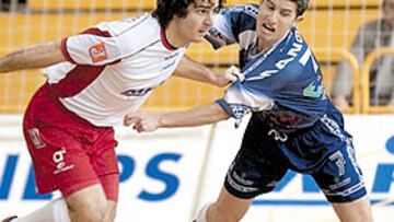 DUELO DE BRASILEÑOS. Evander Carioca (izquierda) se enfrenta a la otra estrella, Manoel Tobías.