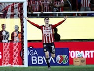 Guadalajara's forward #34 Armando Gonzalez celebrates scoring his team's first goal during the Liga MX Clausura football match between Guadalajara and Pumas at Akron stadium in Zapopan, Jalisco state, Mexico, on April 5, 2026. (Photo by Ulises Ruiz / AFP)