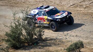 Carlos Sainz durante la etapa pr&oacute;logo del Dakar 2021.