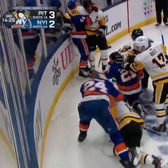 Las imágenes que avergüenzan al deporte: batalla masiva con 10 expulsados en la NHL...