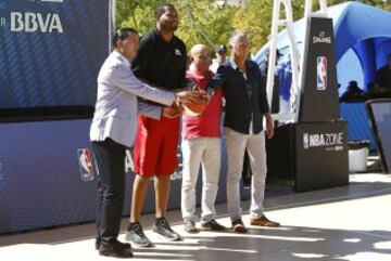 El ex jugador de la NBA, Robert Horry, apadrinó el evento en la Explanada del Palacio de Congresos.
