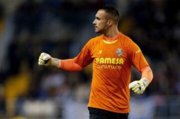 Sergio Asenjo, celebra el 0-1de Dos Santos.