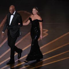 Why did Morgan Freeman wear a glove on his left hand at the Oscars?