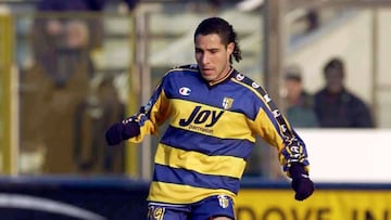 13 Jan 2002: Jorge Bolano of Parma in action during the Serie A match between Parma and Lecce, played at the Ennio Tardini Stadium, Parma . DIGITAL IMAGE Mandatory Credit: Grazia Neri/ALLSPORT