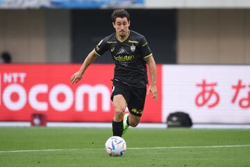 En agosto de 2021 Bojan Krkic fue presentado oficialmente en Japón como nuevo jugador del Vissel Kobe. En el equipo nipón ha coincidido con Iniesta y Sergi Samper.