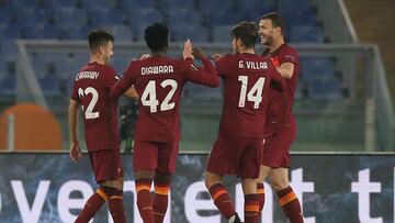 ROME, ITALY - FEBRUARY 25: Edin Dzeko of A.S Roma celebrates with teammates Stephan El Shaarawy, Amadou Diawara and Gonzalo Villar of A.S Roma after scoring his team's first goal during the UEFA Europa League Round of 32 match between AS Roma and Spo