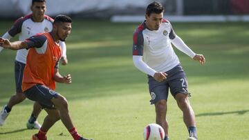 Alanís, en un entrenamiento con las Chivas en agosto de 2017.
