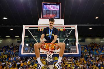 Triunfo, celebraci車n y premio doble para el Gran Canaria. Campe車n de la Eurocup y clasificaci車n directa para la Euroliga la pr車xima temporada. En la imagen, Nico Brussino.