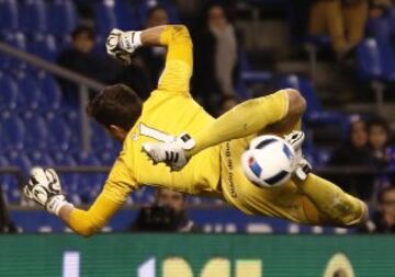 Raúl, portero del Mirandés, durante el partido de Copa del Rey ante el Deportivo de la Coruña, en el que su equipo consiguió la victoria y su pase a los cuartos de final.