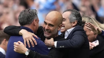 Manchester (United Kingdom), 22/05/2022.- Manchester City's manager Pep Guardiola (C) celebrates after winning the English Premier League title follwoing the English Premier League soccer match between Manchester City and Aston Villa in Manchester, Britain, 22 May 2022. (Reino Unido) EFE/EPA/ANDREW YATES EDITORIAL USE ONLY. No use with unauthorized audio, video, data, fixture lists, club/league logos or 'live' services. Online in-match use limited to 120 images, no video emulation. No use in betting, games or single club/league/player publications
