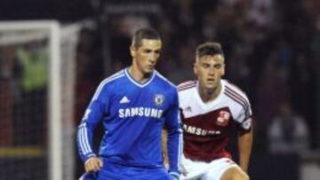 Torres y Hall durante el partido.