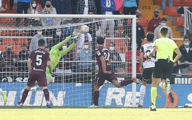 Mamardashvili coge el guante donde lo dejó