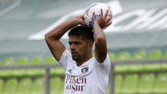 Campos da el salto a Argentina