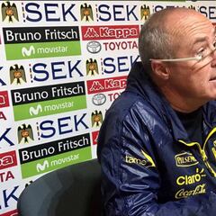 DT de Ecuador avisa: "No pasa por nuestra cabeza dejar de atacar"