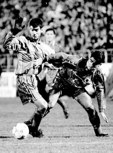 Para conocer a otra de las grandes sorpresas del torneo del KO, hay que esperar unos años. Concretamente, a la temporada 95-96. Por aquel entonces, cabe mencionar que el Numancia, uno de los clásicos de nuestro fútbol, se encontraba en Segunda B, muy lejos de la máxima categoría en España. Su entrenador era otro clásico del deporte en nuestro país, Miguel Ángel Lotina. Bajo los mandos de dicho técnico, uno de los más prestigiosos, el equipo soriano llegó lejos en la Copa y estuvo cerca de dar una gran sorpresa ante uno de los planteles más potentes del mundo.

Real Sociedad, Racing y Sporting, al igual que pasara con el Castilla en los años 80, cayeron ante las ganas de hacer un buen papel del Numancia, que alcanzó los cuartos de final del torneo del KO. El rival que tenían por delante era de altura, nada más y nada menos que el FC Barcelona. Tras empatar a dos en Los Pajaritos, el duelo en el Camp Nou fue decisivo. Se cayó por 3-1, pero la escuadra soriana entró a formar parte de la historia por su gran papel en este torneo.