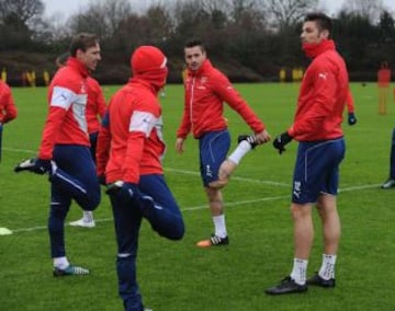 Arsenal se entrenó con bajas temperaturas este sábado en Londres.