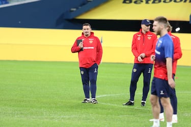 El español Jonatan Alba es parte del cuerpo técnico de la selección.