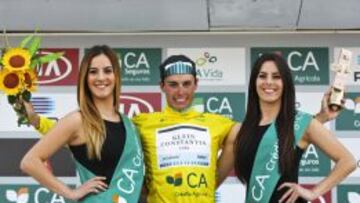 Enric Mas, con el maillot amarillo. 